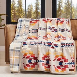Pendleton Legend Lake Gray Plaid Reversible Plush Fleece Throw Blanket